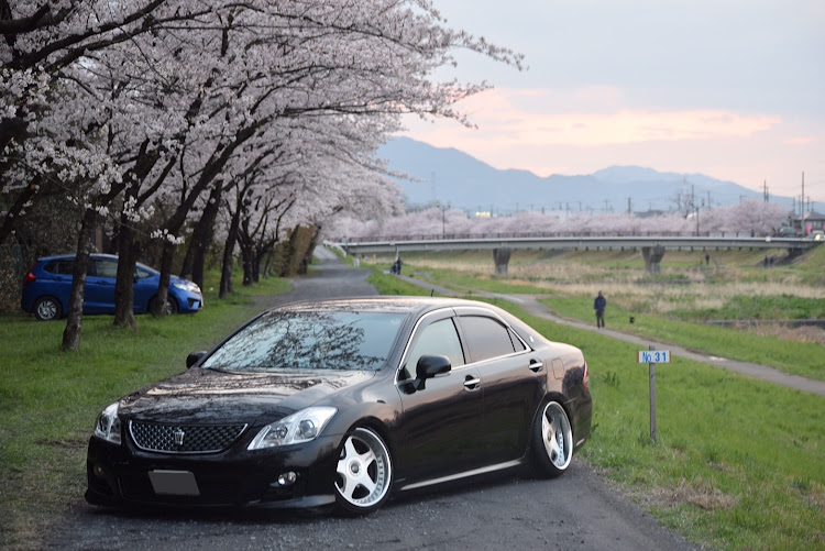 クラウンセダンの200系クラウン・ケーニッヒ・SSR wheels・桜・純ベタに関するカスタム事例の投稿画像3枚目