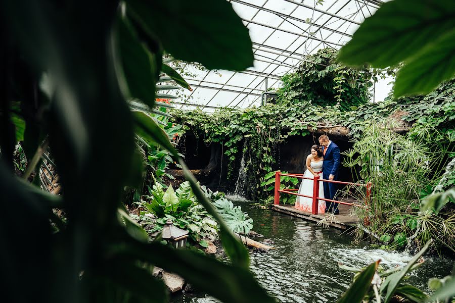 Fotógrafo de casamento Uliana Kochneva (ulyanakochneva). Foto de 8 de setembro 2017