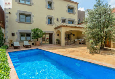 Villa with pool and terrace 3