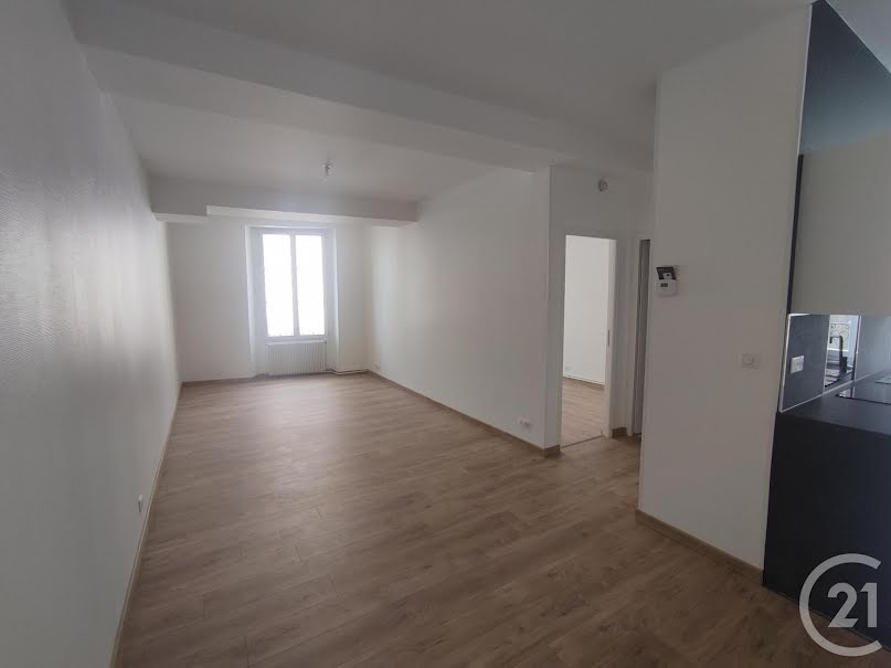 Location  appartement 2 pièces 46.05 m² à Corbeil-Essonnes (91100), 732 €