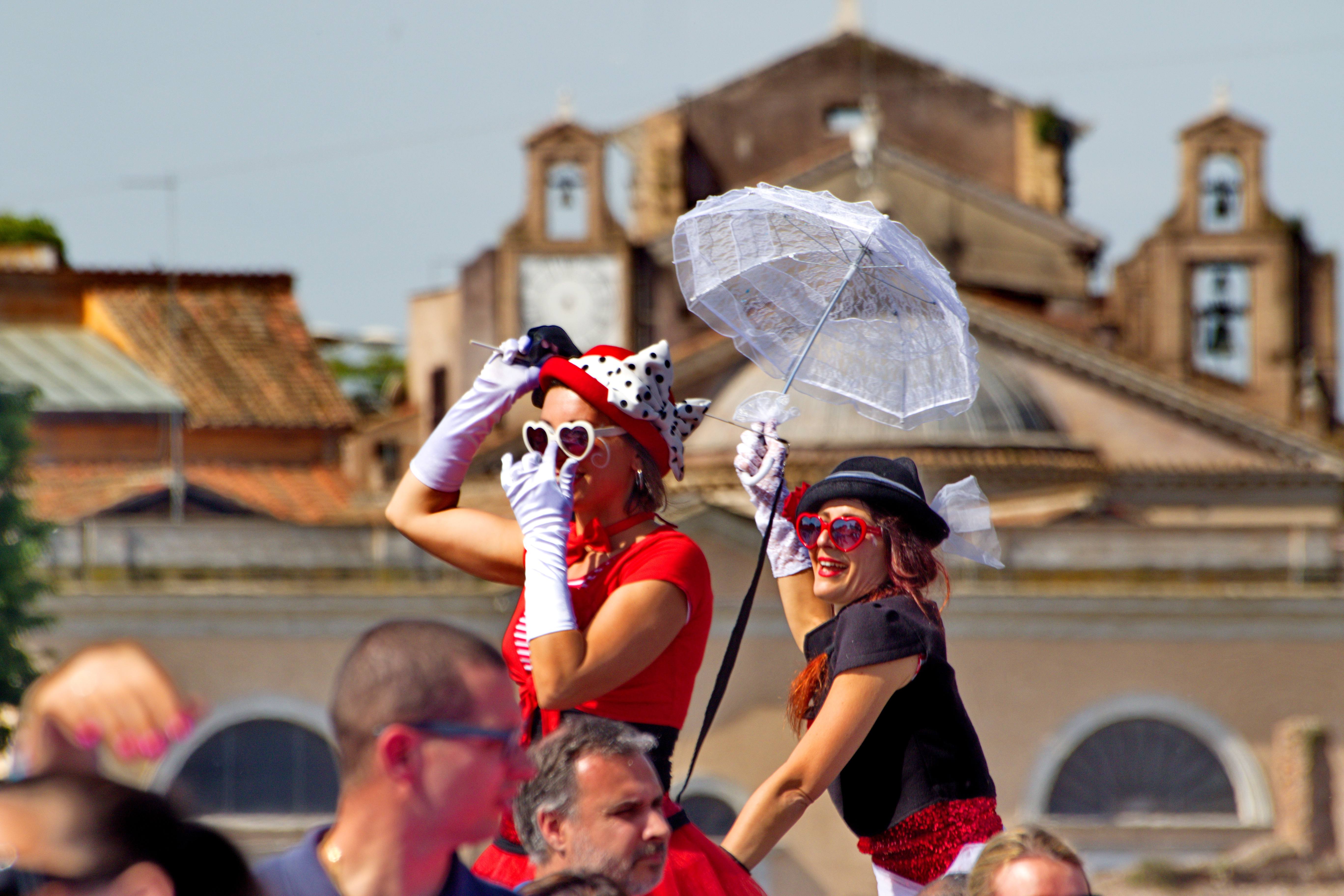 Il sorriso delle Mary Poppins di Maurzio Capolupo 57