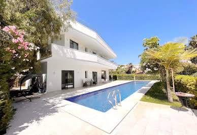 Villa with pool and terrace 12