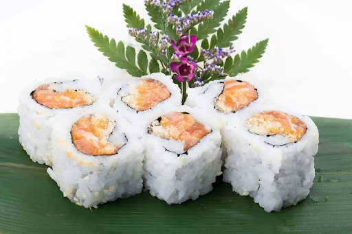 Spicy Salmon Sushi Roll [8 Pieces]