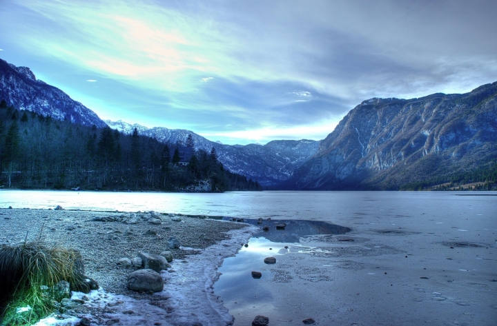 Frozen lake di stepfuturistico