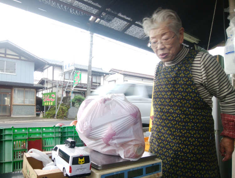 ハイエースバンの全国ちび箱連合会・🍎オフ・SBQ・関東で逮捕しまくりたいに関するカスタム事例の投稿画像9枚目