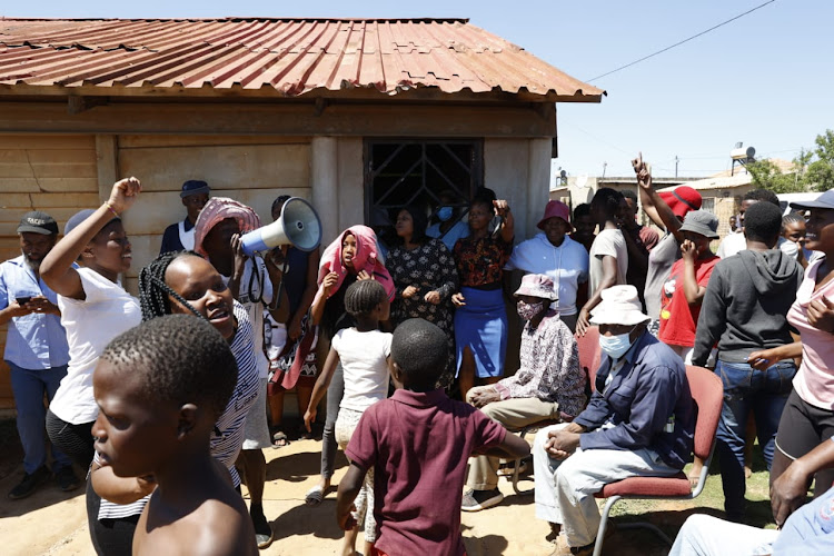 Residents of Emaphupheni, Etwatwa protesting and blocking voters from voting at Ward 65 Assemblies of God voting station demanding water.