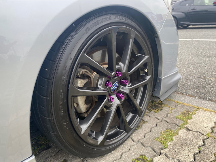 レヴォーグのボディカラー図鑑・梅雨入り間近？・車高調整・ホイール交換・洗車に関するカスタム事例の投稿画像4枚目