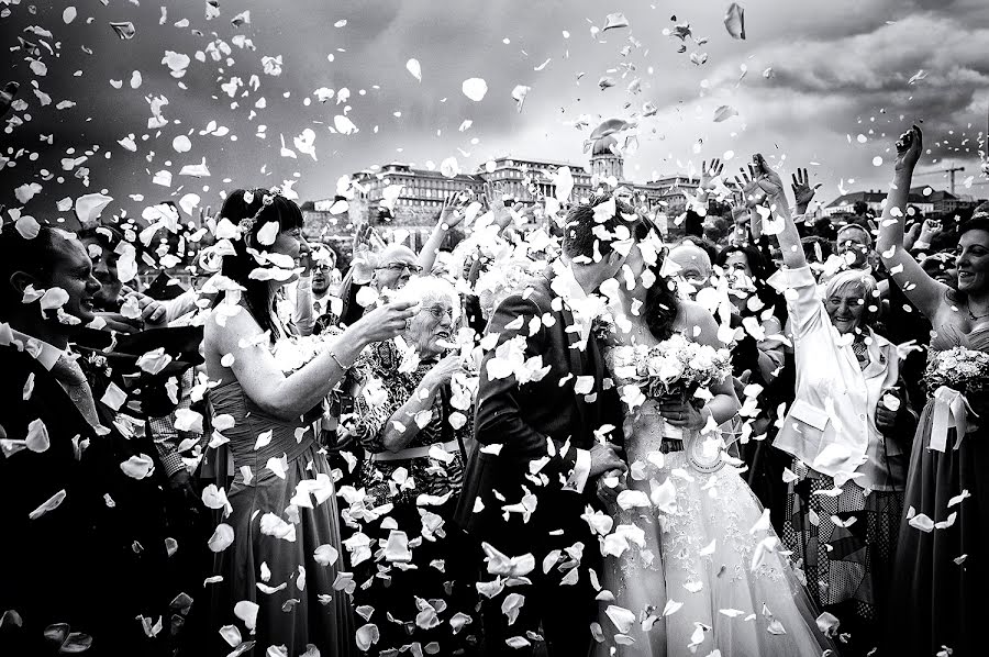 Fotógrafo de casamento Melinda Guerini (temesi). Foto de 11 de fevereiro 2017