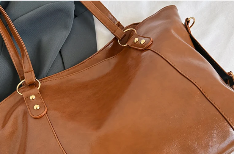 Bolsa de ombro retrô feminina, grande capacidade. Design vintage espaçoso e elegante, perfeita para transportar tudo o que você precisa.