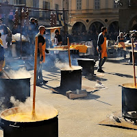 Polenta e salsicce.....in piazza di 