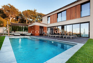 House with pool 2