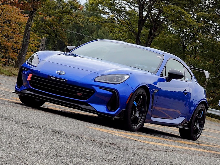 BRZのSTI sport・オフ会・オレンジミーティング・富士見パノラマリゾート・囲まれるwに関するカスタム事例の投稿画像1枚目