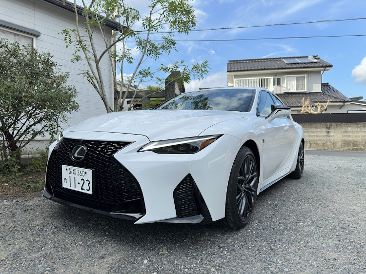 ISの洗車・エアクリーナー純正戻し・インテークパイプ交換に関するカスタム事例の投稿画像1枚目