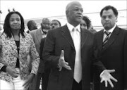 MAKING TRACKS: Acsa managing director Monhla Hlahla, Transport Minister Jeff Radebe and the 2010 World Cup chief executive Danny Jordan. Pic. Thobeka Zazi Ndabula. 30/09/2007. © Sowetan