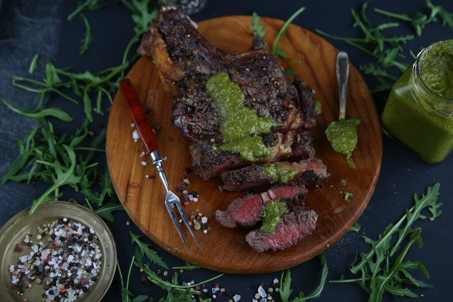 Côte de bœuf US Prime avec sauce Chimichurri