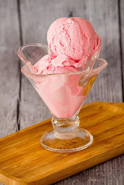 Strawberry Passion IceCream(2 Scoops) (500ML)