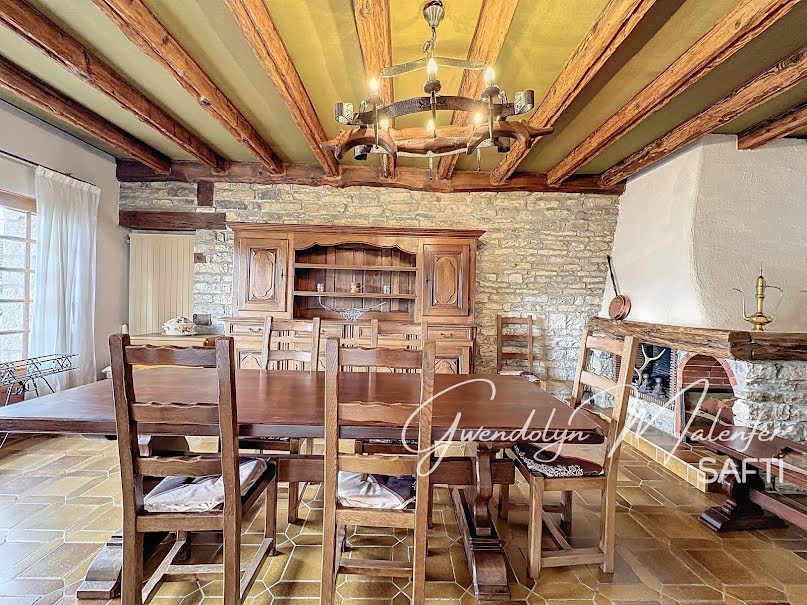 Vente maison 5 pièces 131 m² à Mouchard (39330), 190 000 €