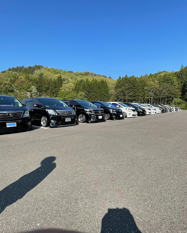 ヴェルファイアのノーエス主催MＴ・車高の高さは知能の高さ？笑・もうちょい下げたい病😅に関するカスタム事例の投稿画像5枚目