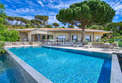 Villa avec piscine en bord de mer 4