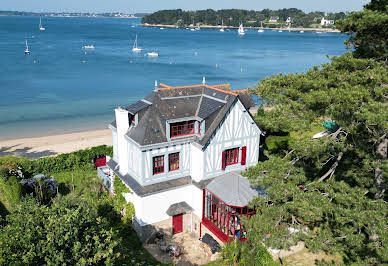 Villa en bord de mer avec jardin 1