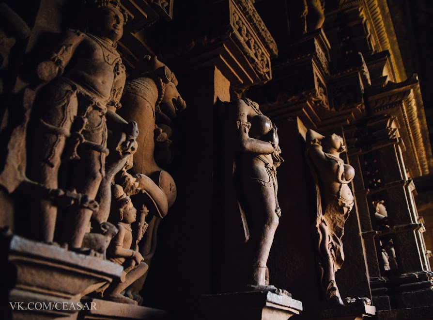 Статуи храмов в Кхаджурахо, Индия