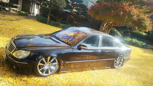 Sクラスセダン W2のシャコタン 愛車紹介 黒塗りベンツ エアサスに関するカスタム メンテナンスの投稿画像 車のカスタム情報はcartune