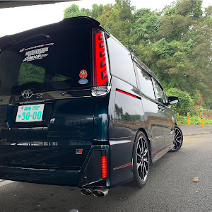 ヴォクシー ZRR80W