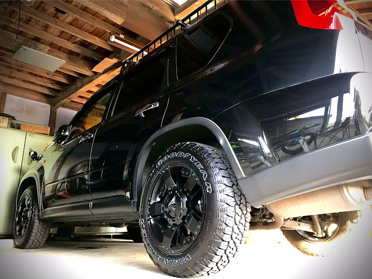 エクストレイルのKMC wheel・GOODYEAR・f-150に関するカスタム事例の投稿画像1枚目