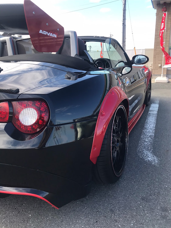 Z4 ロードスターの黒に赤　最高　大好きに関するカスタム事例の投稿画像2枚目