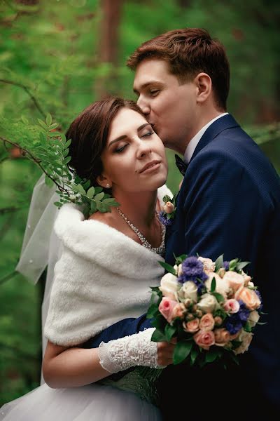 Fotógrafo de casamento Lyudmila Pravdina (milafoto). Foto de 3 de outubro 2015