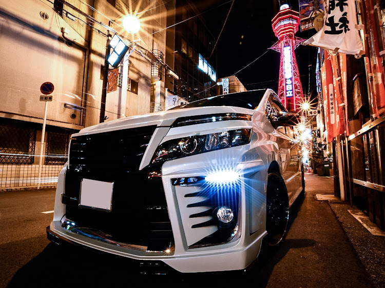 ヴォクシーの通天閣🗼・一眼レフ撮影・新世界・深夜徘徊・本日もよろしくお願いしますに関するカスタム事例の投稿画像1枚目