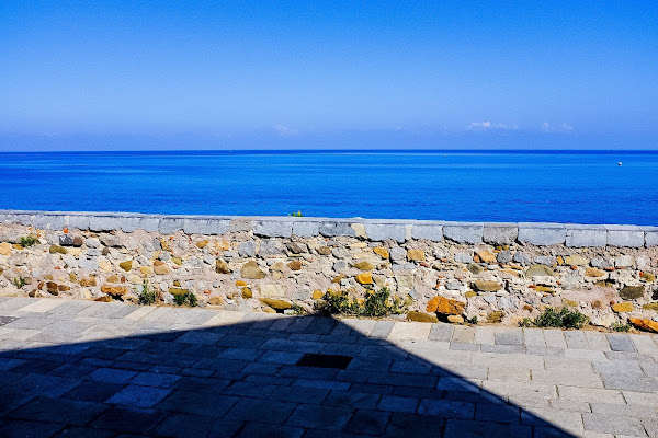 Il muro il mare e l'infinito  di AngeloEsse