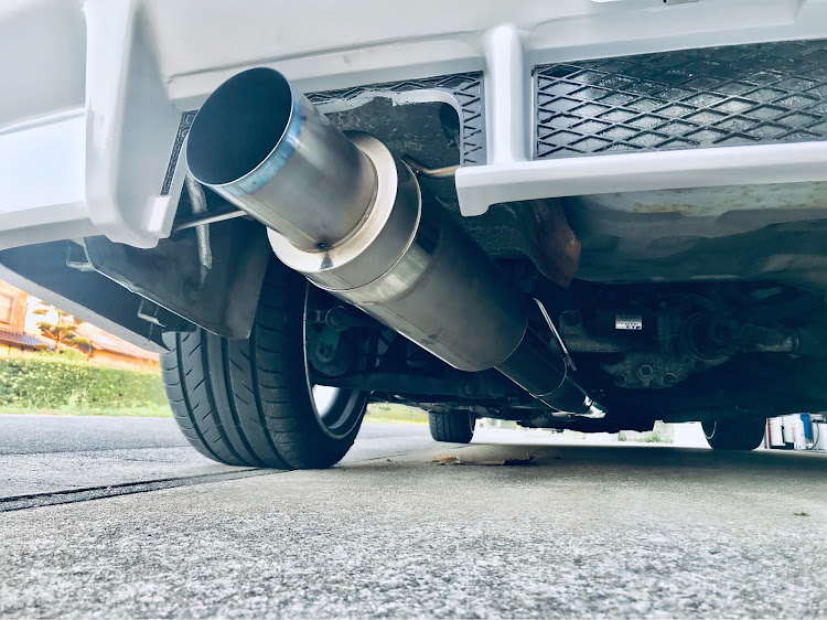 スカイラインのマフラー交換・ガレージ・フロントパイプ交換・ECV・チタンマフラーに関するカスタム事例の投稿画像7枚目