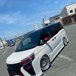 ヴォクシー ZRR85W