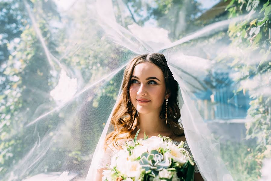 Fotógrafo de casamento Marina Fedosova (fedosovaphoto). Foto de 22 de agosto 2017