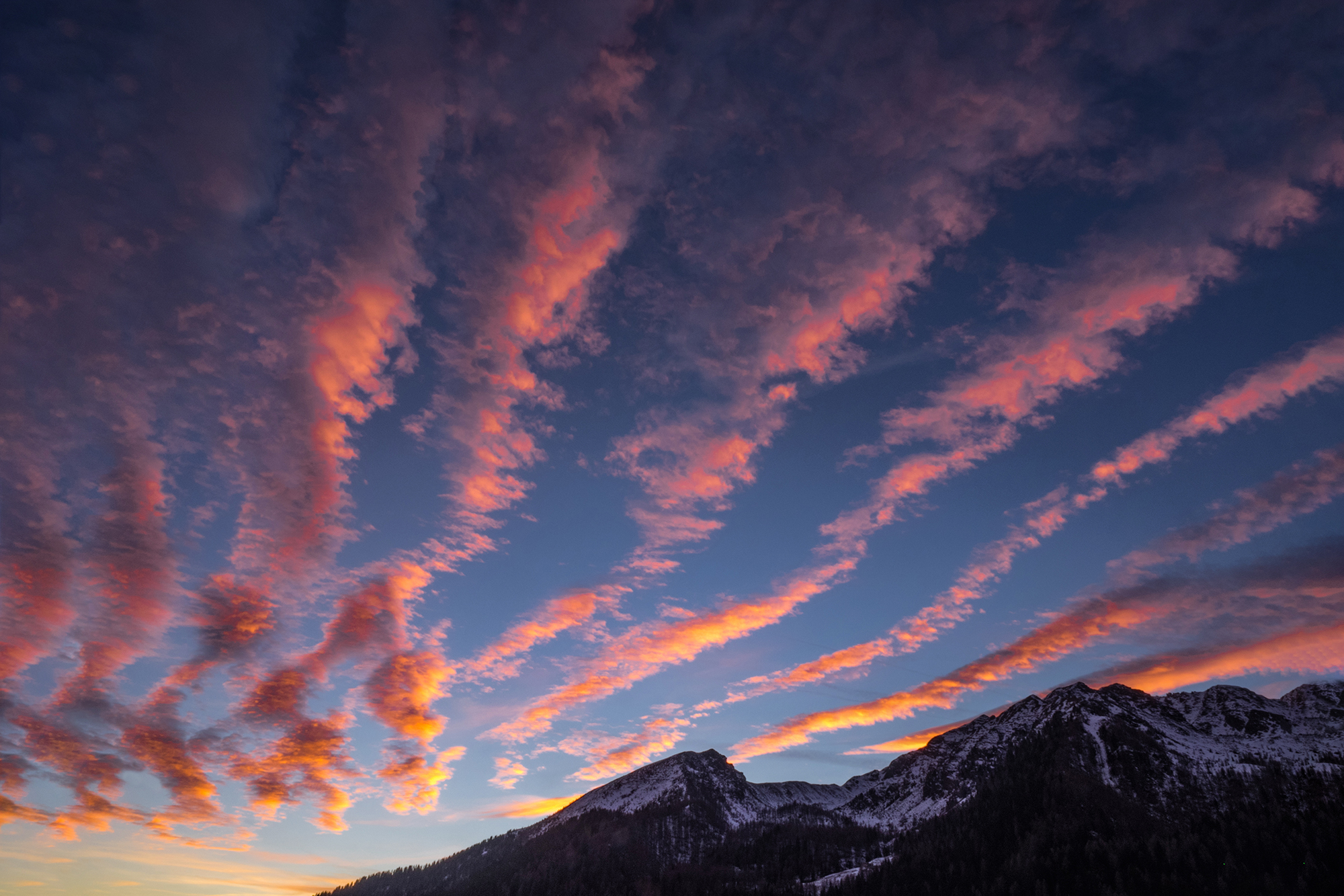 Le nuvole non offuscano il cielo ma lo dipingono. di brunosma