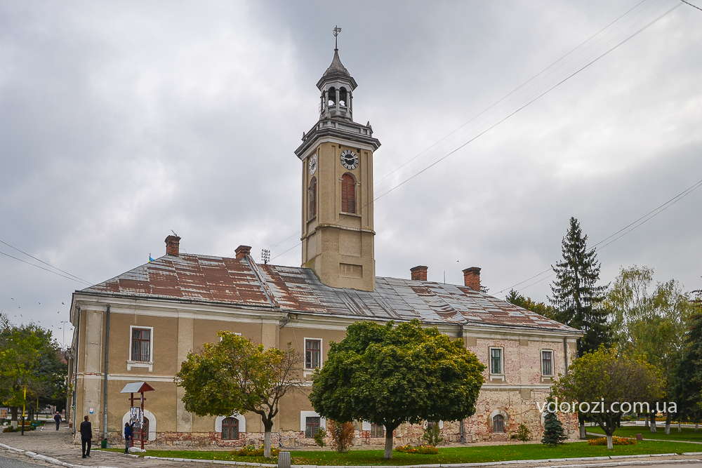 Berezhany_ratusha-1
