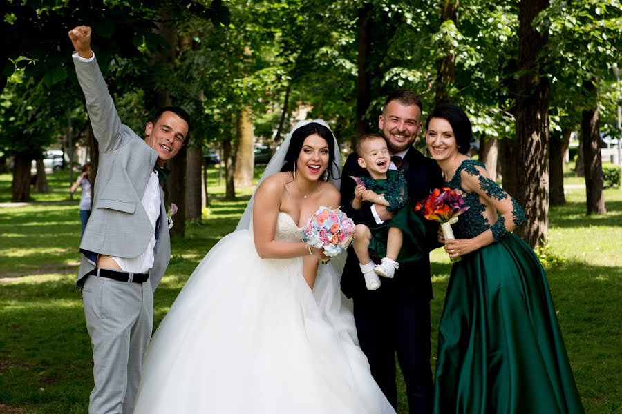 Fotografo di matrimoni Vasile Vana (licav). Foto del 17 aprile 2019