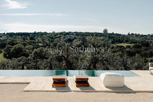 Villa with pool and terrace 4