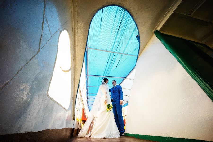 Wedding photographer Dmitriy Shumeev (wedmoment). Photo of 11 May 2015