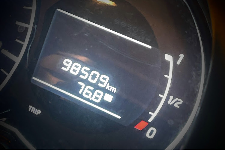 ノートの10月もよろしくお願いします・10年落ちの相棒・nismo・AI加工で遊んでみたに関するカスタム事例の投稿画像3枚目