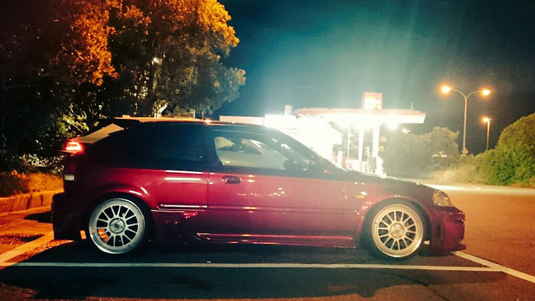 シビックのホンダ・夜景・一眼レフ・広島・ソウルレッドに関するカスタム事例の投稿画像3枚目