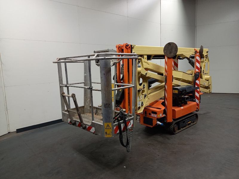 Picture of a JLG X17J PLUS