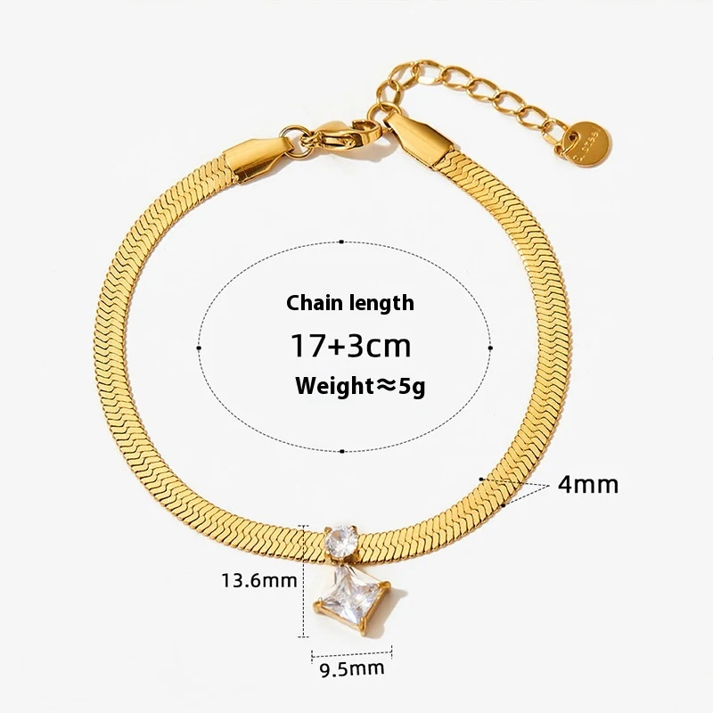 Elegante oorbellen van roestvrij staal, ketting met vierkante diamant hanger en armband. Een sieradenset voor dagelijks gebruik.