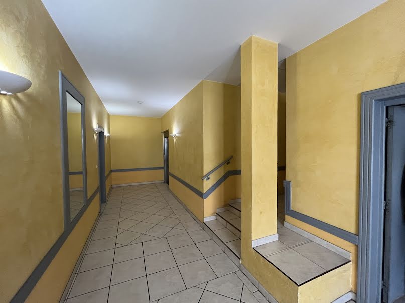 Vente appartement 5 pièces 100 m² à Nimes (30000), 241 427 €