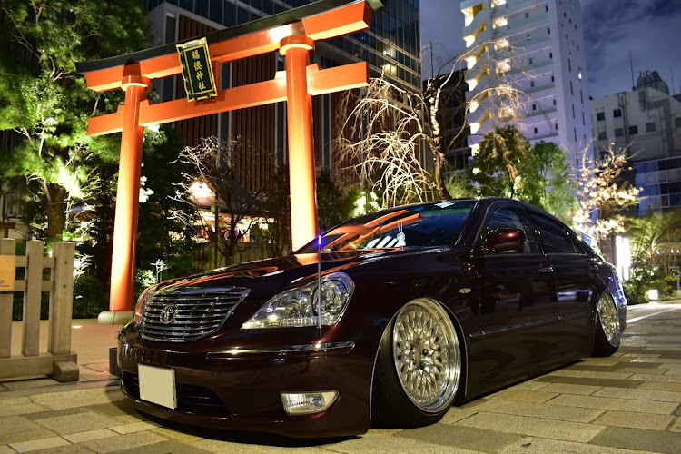 クラウンマジェスタの18マジェスタ・z33・エアフォースエアサス・グランシーカーCCX・VIPCARに関するカスタム事例の投稿画像1枚目