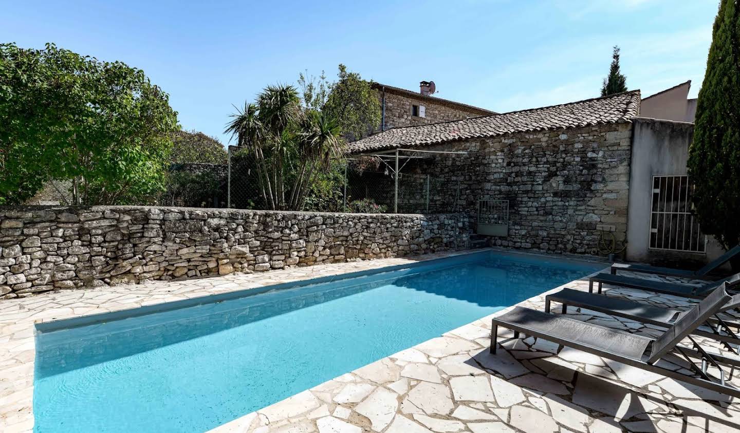 Property with pool Uzès