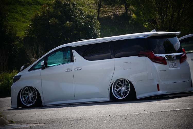 アルファードの#のむりん 関東から遠征・#コラボ皆さんよろしくお願いします・#カーチューンの方とはお初の方ばかり・#朝活で写真・#ゴールデンウィーク満喫したいに関するカスタム事例の投稿画像1枚目