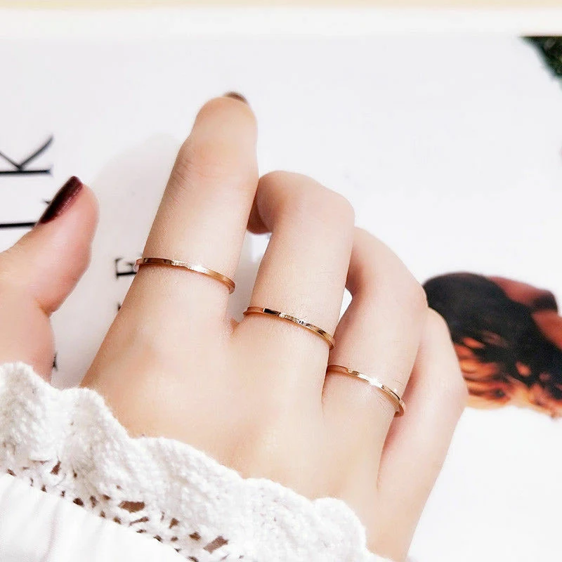 Title 2, Stijlvolle glanzende armband-ring set voor kopp...
