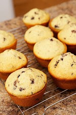 Magnolia Bakery Blueberry Muffins – make muffins just like they do in the bakery. was pinched from <a href="https://copykat.com/2009/02/06/magnolia-bakery-blueberry-muffins/" target="_blank" rel="noopener">copykat.com.</a>